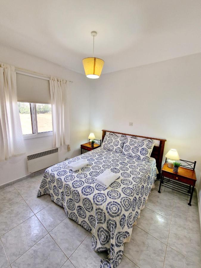 Emma'S Place, 2 Bedroom Apartment With Pool View Paphos Exterior photo